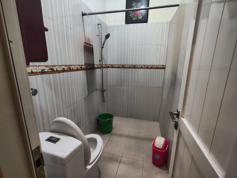 DIJUAL RUMAH PINGGIR JALAN RAYA-COCOK UNTUK RUMAH TINGGAL / USAHA