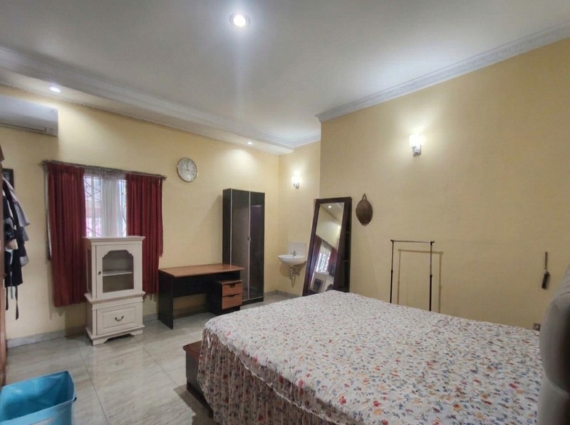 DIJUAL RUMAH PINGGIR JALAN RAYA-COCOK UNTUK RUMAH TINGGAL / USAHA