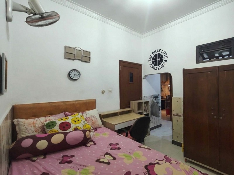 DIJUAL RUMAH PINGGIR JALAN RAYA-COCOK UNTUK RUMAH TINGGAL / USAHA