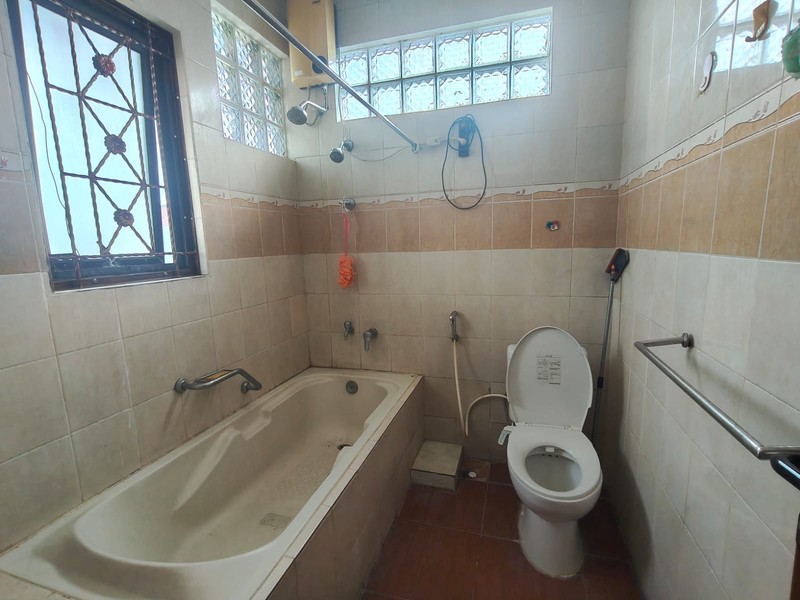 DIJUAL RUMAH PINGGIR JALAN RAYA-COCOK UNTUK RUMAH TINGGAL / USAHA