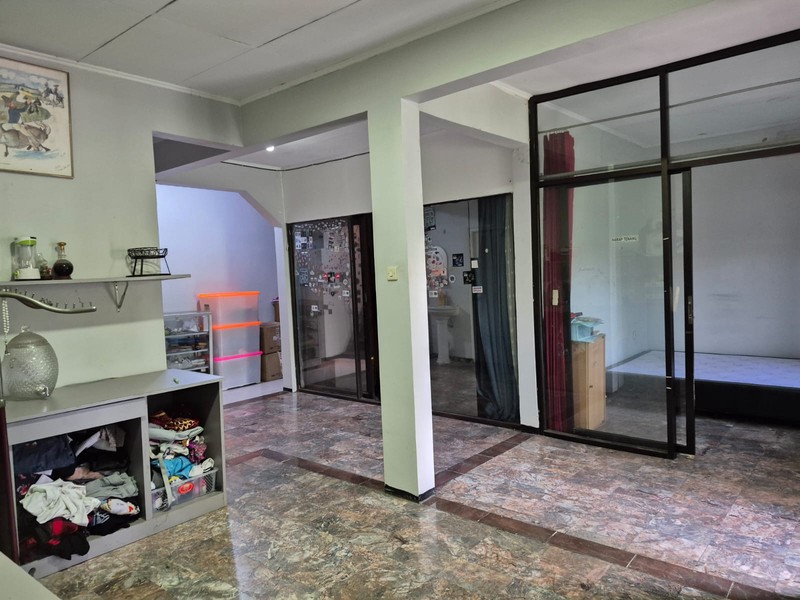 Dijual Rumah Kayu Putih Utara