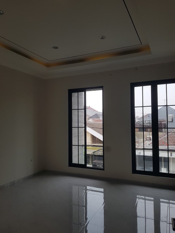 Jual Rumah Manyar Kertoadi Tengah Kota Surabaya