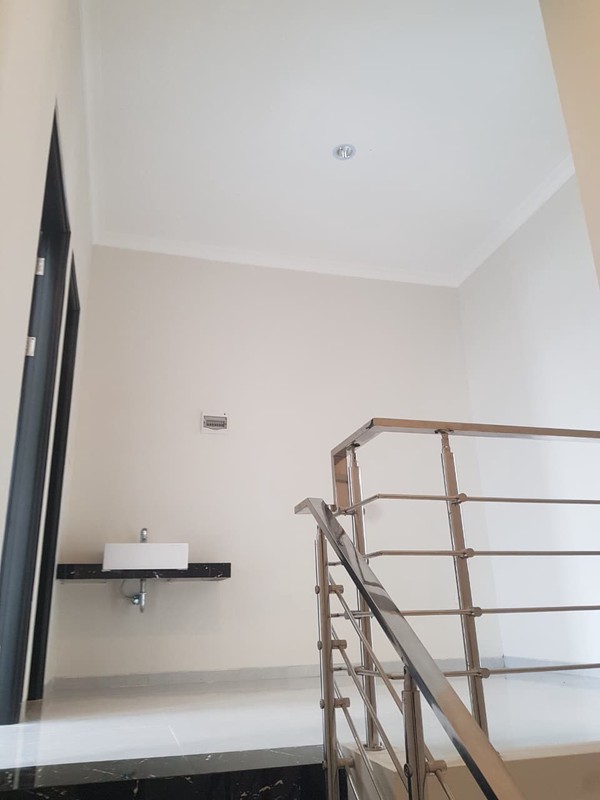 Jual Rumah Manyar Kertoadi Tengah Kota Surabaya