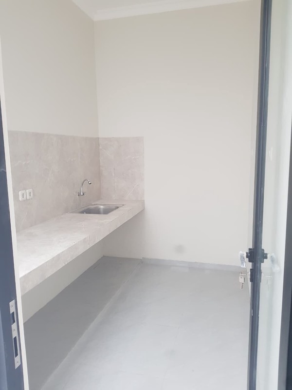 Jual Rumah Manyar Kertoadi Tengah Kota Surabaya