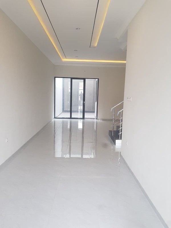 Jual Rumah Manyar Kertoadi Tengah Kota Surabaya