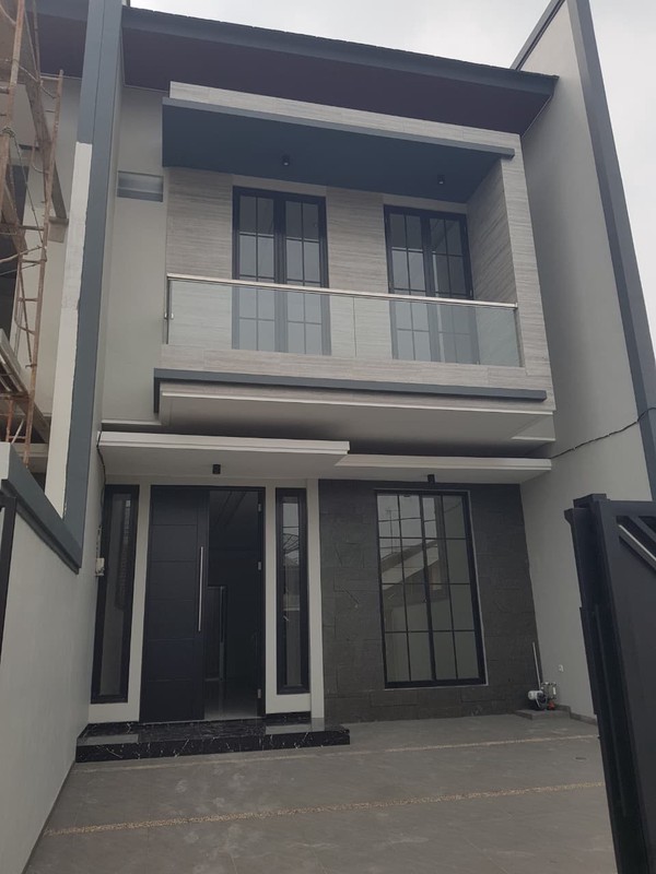 Jual Rumah Manyar Kertoadi Tengah Kota Surabaya