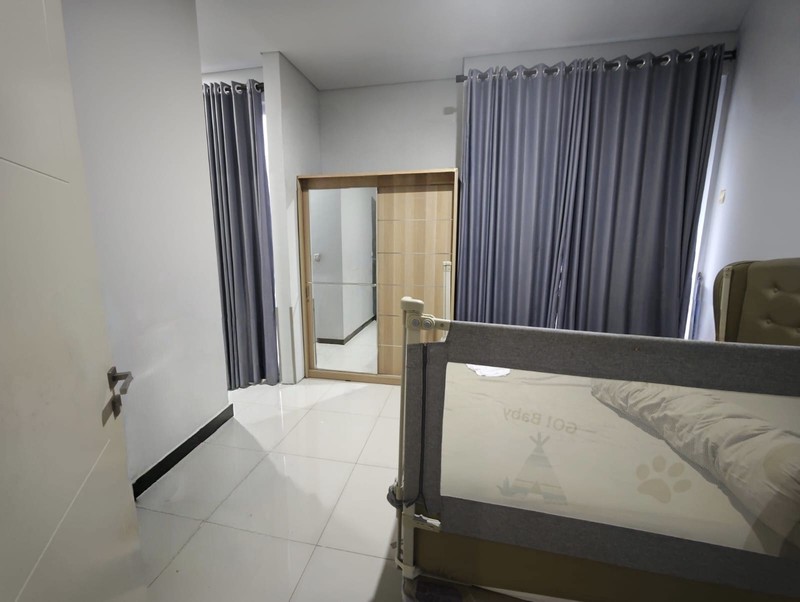 DI JUAL RUMAH SEMI FURNISHED & SIAP HUNI DEKAT CLUB HOUSE PONDOK CANDRA INDAH