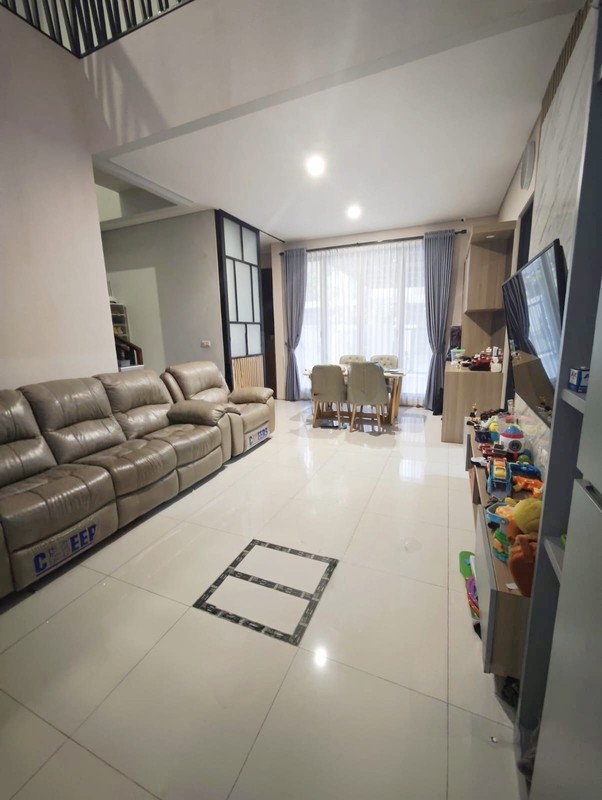 DI JUAL RUMAH SEMI FURNISHED & SIAP HUNI DEKAT CLUB HOUSE PONDOK CANDRA INDAH