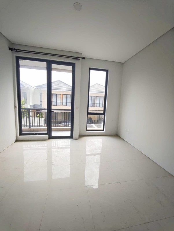 DI JUAL RUMAH SEMI FURNISHED & SIAP HUNI DEKAT CLUB HOUSE PONDOK CANDRA INDAH