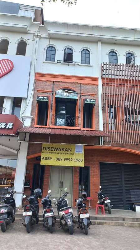 RUKO di Lokasi sangat strategis dengan traffic sangat tinggi