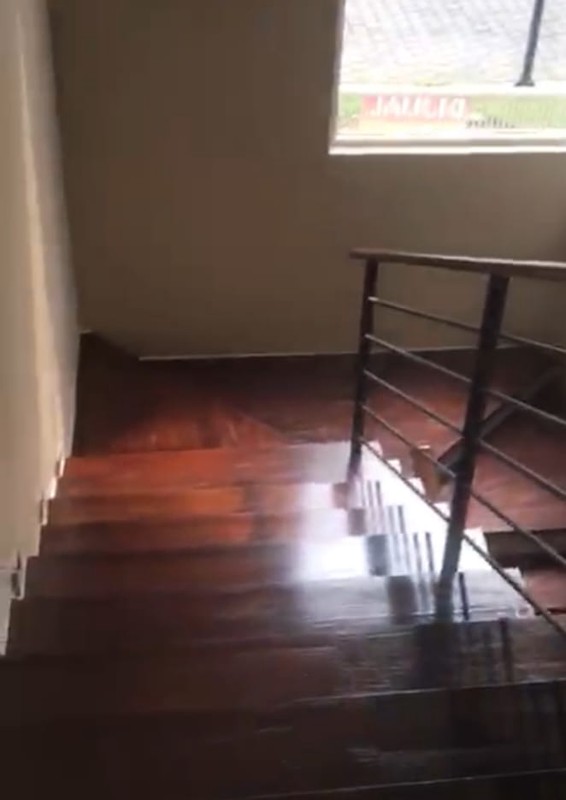 Rumah 2 Lantai Graha Natura Surabaya Barat