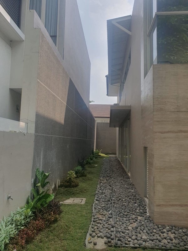 Rumah 2 Lantai Graha Natura Surabaya Barat