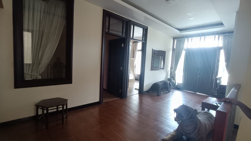 dijual cepat rumah strategis tengah kota asri bebas banjir siap huni di taman giri loka bsd city