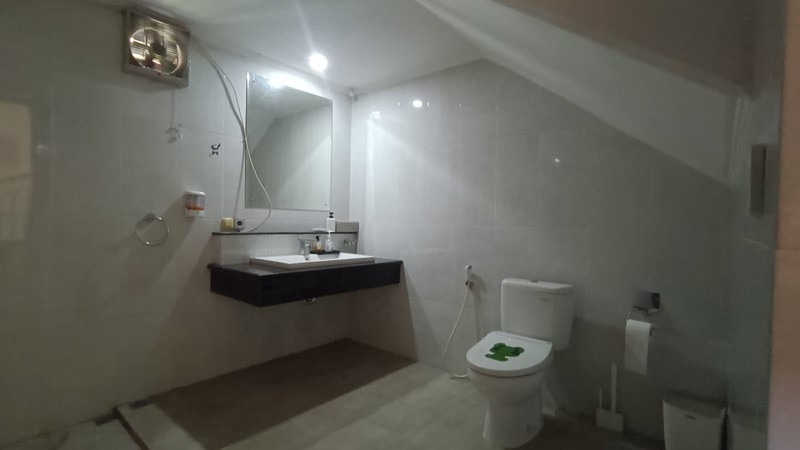 dijual cepat rumah strategis tengah kota asri bebas banjir siap huni di taman giri loka bsd city