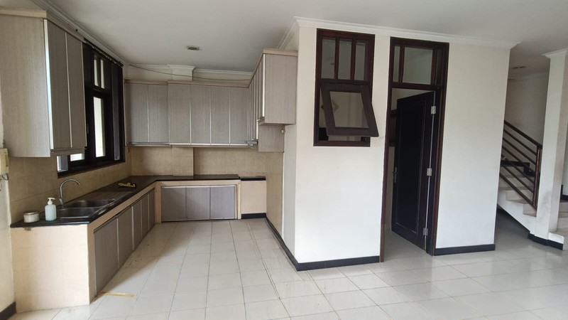 dijual cepat rumah strategis tengah kota asri bebas banjir siap huni di taman giri loka bsd city