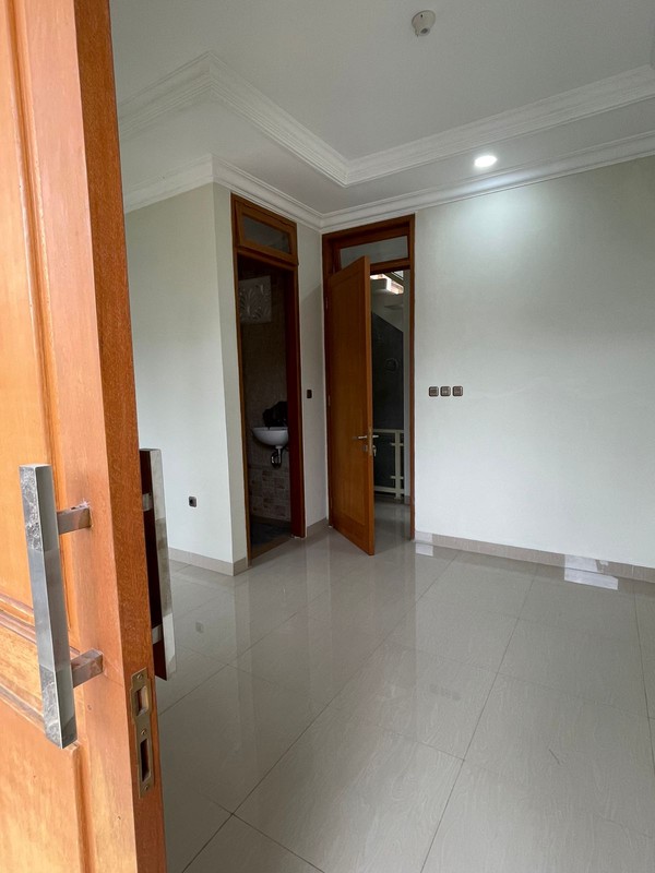 Rumah Eksklusif di Cirendeu: Nyaman, Siap Huni, dan Selangkah ke Pusat Kota via MRT