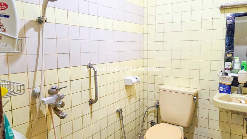 Rumah 2 Kavling Lokasi Strategis di Jl Darmajaya Pejaten, Pasar Minggu