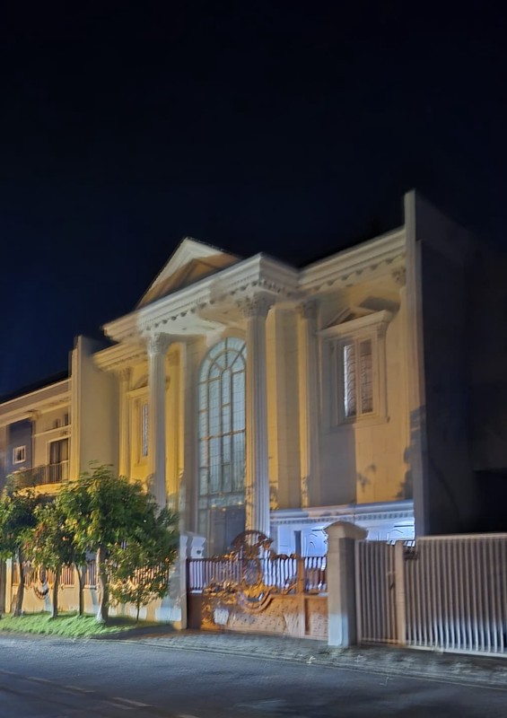 2026. Dijual Rumah Full Marmer Raya Balerina Citraland Surabaya