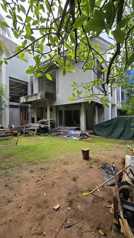 Dijual Rumah Posisi Hoek Lokasi Strategis di Kebayoran Lama, Jakarta Selatan