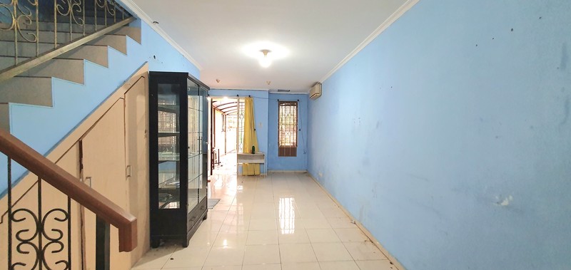 Rumah Gading Arcadia, Kelapa Gading. Bukan rumah baru. Butuh perapihan