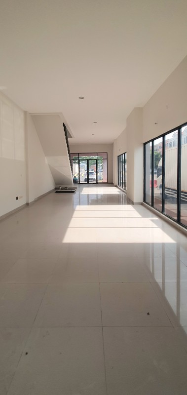 Ruko Hoek Dua Muka Sedayu City, Kelapa Gading. 4,5x18m2