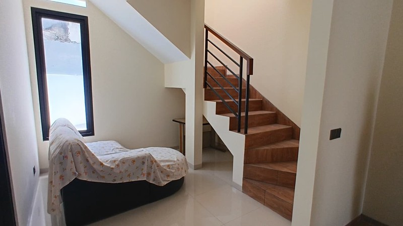 Disewakan Rumah 2 Lantai Brand New Semi Furnished di Tebet Barat, Jakarta Selatan