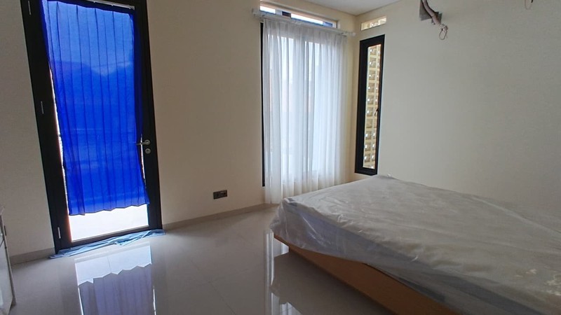 Disewakan Rumah 2 Lantai Brand New Semi Furnished di Tebet Barat, Jakarta Selatan