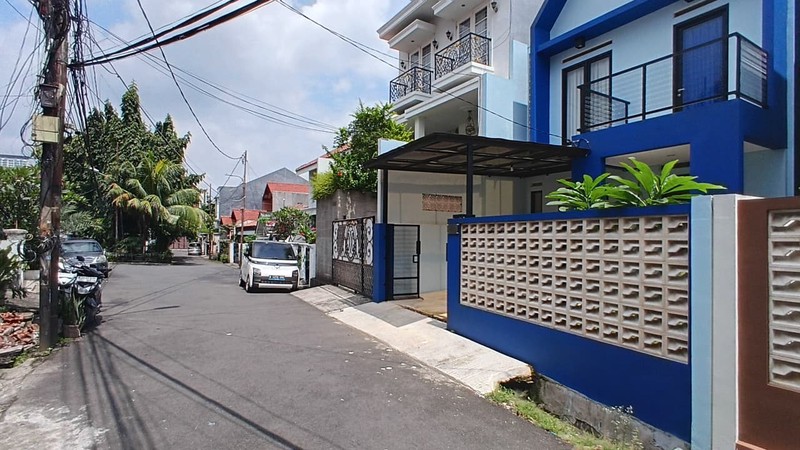 Disewakan Rumah 2 Lantai Brand New Semi Furnished di Tebet Barat, Jakarta Selatan