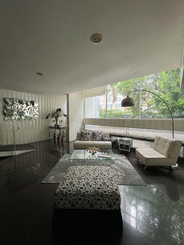 Disewakan Ruko Komersial Samping Plaza Indonesia, Strategis di Jalan Kebon Kacang Jakarta Pusat