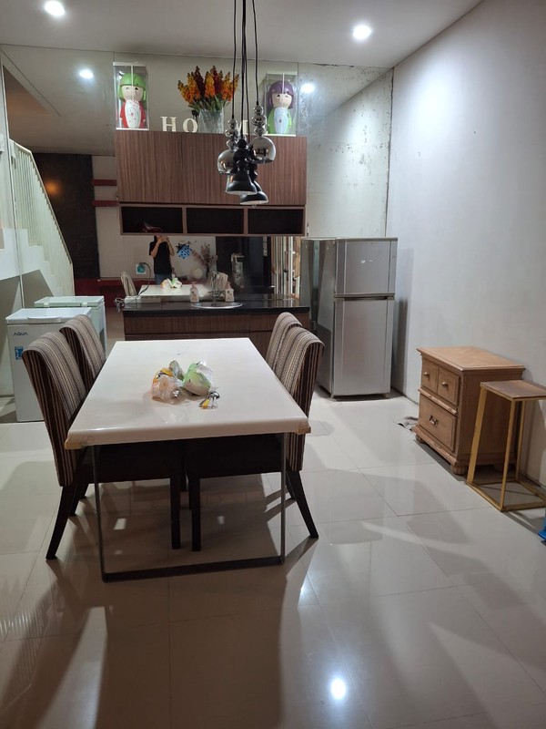 Disewakan Rumah Wisata Bukit Mas Spesial 3+1 Kamar Tidur - Full Furnished Dekat Sekolah Sgs, Binus, Pakuwon Mall, Sma Petra 1