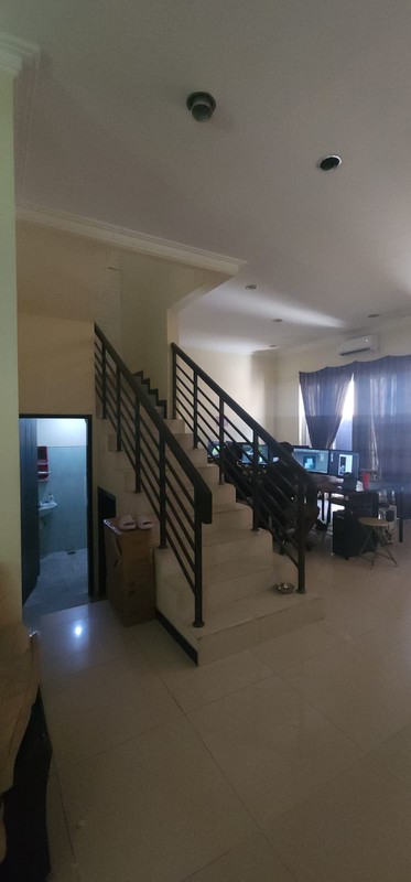 MURAH Disewakan Rumah Royal Residence Wiyung Surabaya Kondisi Kosongan Dekat Pakuwon Mall, Akses Tol Gunungsari