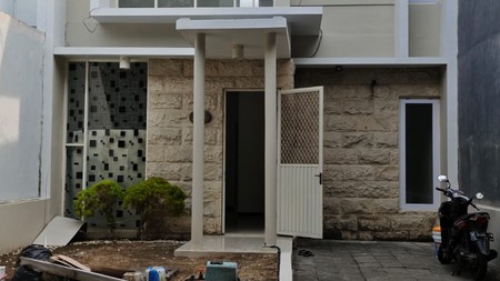 Rumah 2 Lantai Istana Mentari Sidoarjo Dekat Samsat