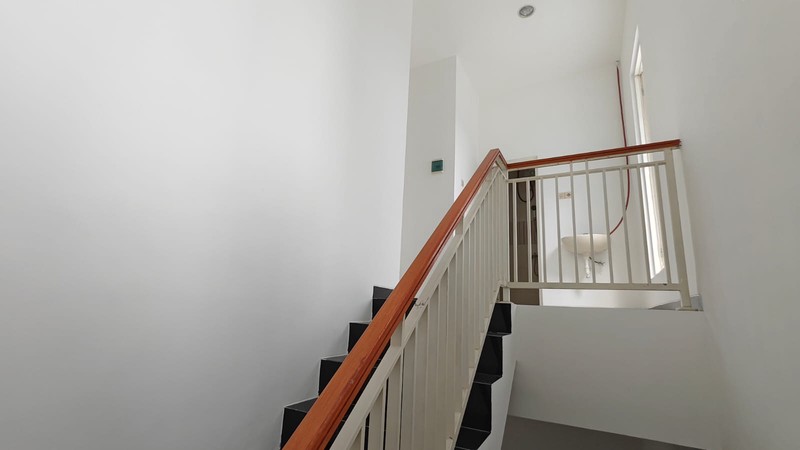 Rumah 2 Lantai Istana Mentari Sidoarjo Dekat Samsat