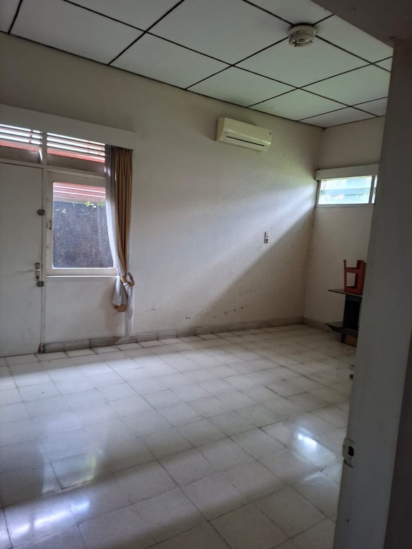 Rumah Megah dengan Lahan 1.320  Meter Persegi di Kawasan Taman Siswa, Mergangsan, Yogyakarta