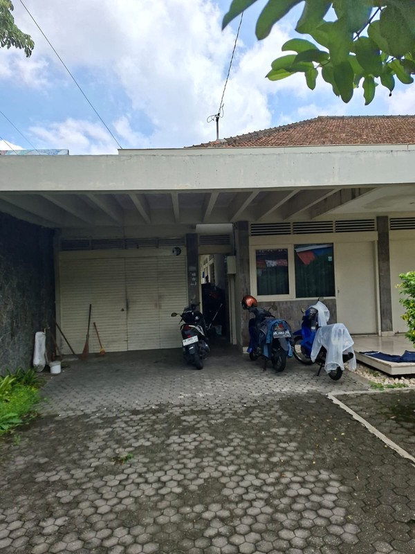 Rumah Megah dengan Lahan 1.320  Meter Persegi di Kawasan Taman Siswa, Mergangsan, Yogyakarta