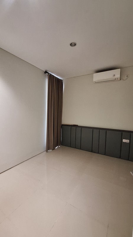 Disewakan Rumah North West Lake Citraland Full Furnished Modern Spesial 2+1 Kamar Tidur - Kanopy Carport Luas 2 Mobil - Cantik Siap Huni