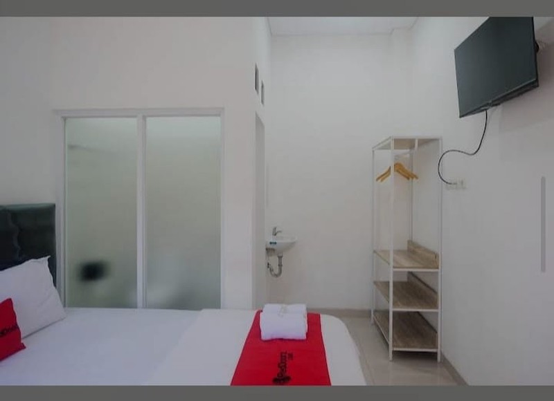 Investasi Menguntungkan Dijual Hotel Full Furnished di Lokasi Strategis Dekat Kampus & Mall, Maguwoharjo, Depok, Sleman  