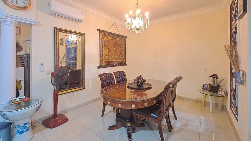 Rumah Mewah Elegan di Legenda Wisata Cibubur - Dekat Kota Wisata, Lingkungan Nyaman 