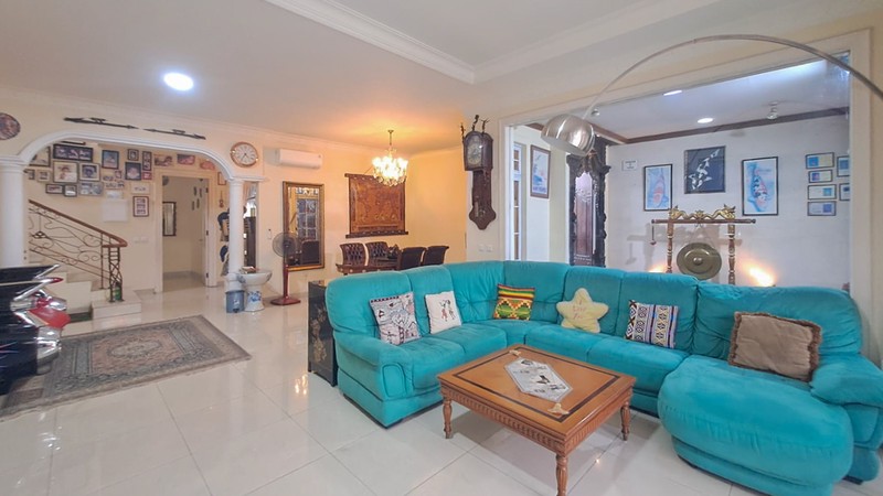Rumah Mewah Elegan di Legenda Wisata Cibubur - Dekat Kota Wisata, Lingkungan Nyaman 