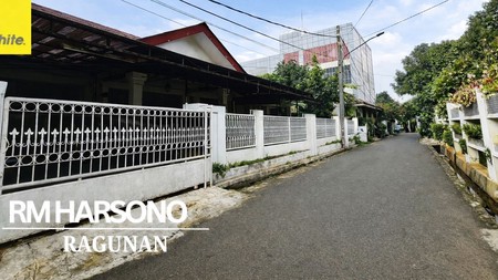 Rumah area komersial cocok untuk kost lokasi ragunan jakarta selatan 