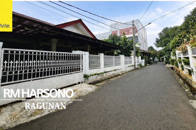Rumah area komersial cocok untuk kost lokasi ragunan jakarta selatan 