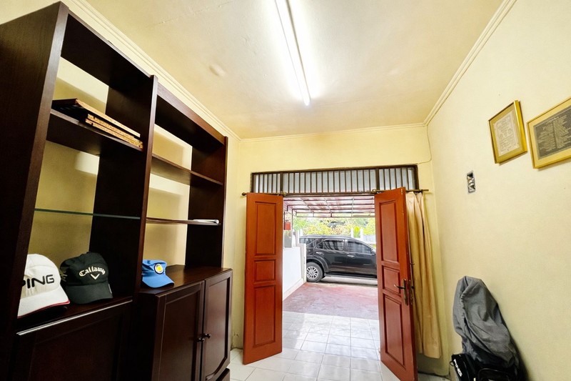 Rumah area komersial cocok untuk kost lokasi ragunan jakarta selatan 