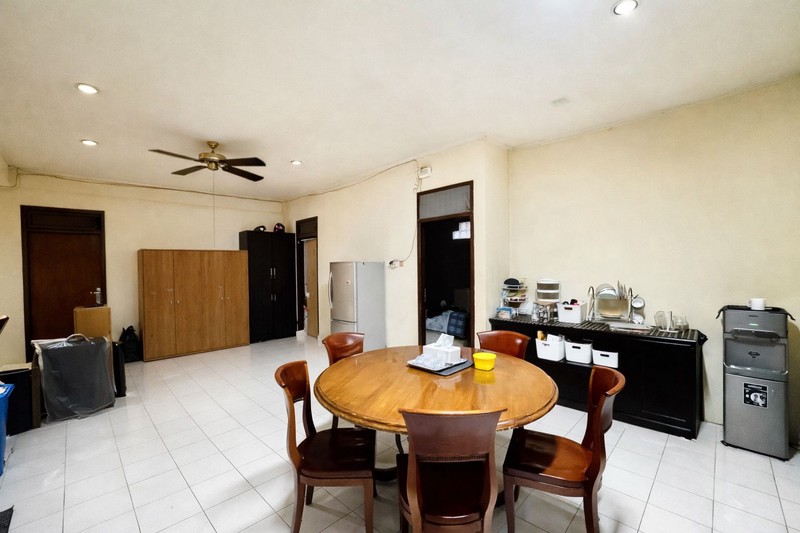 Rumah area komersial cocok untuk kost lokasi ragunan jakarta selatan 