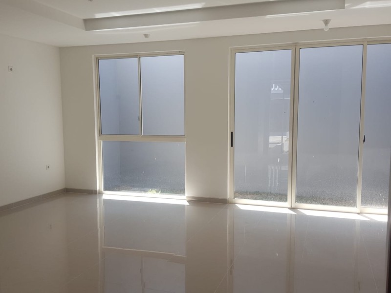 Jual Rumah Cantik 2 Lantai Graha Natura Edenia Surabaya Barat