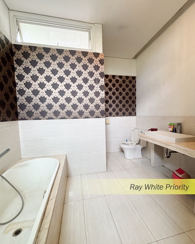 RUMAH MINIMALIS SIAP HUNI DI BINTARO JAYA, TANGERANG SELATAN