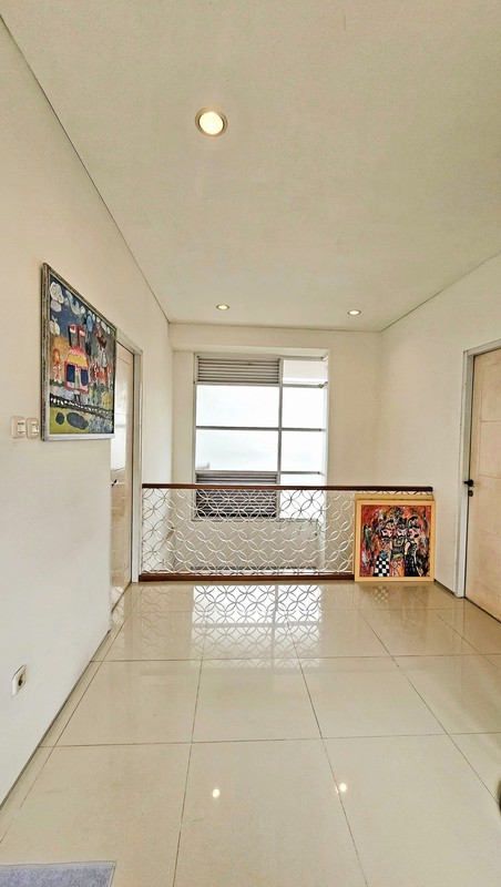 Rumah cantik 2 lantai di Permata Calista Bintaro Jaya