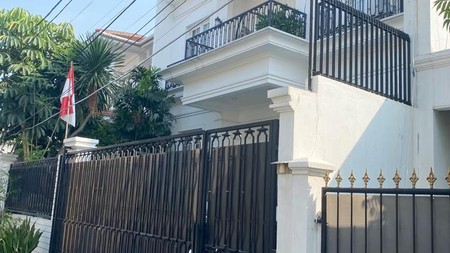 Rumah Bagus, Siap Huni, bebas Banjir di Jaksel