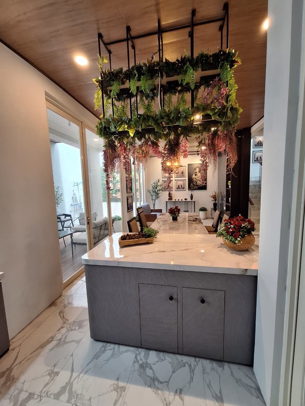 Dijual Rumah Mewah Modern - Pakuwon Indah Lariz Embassy