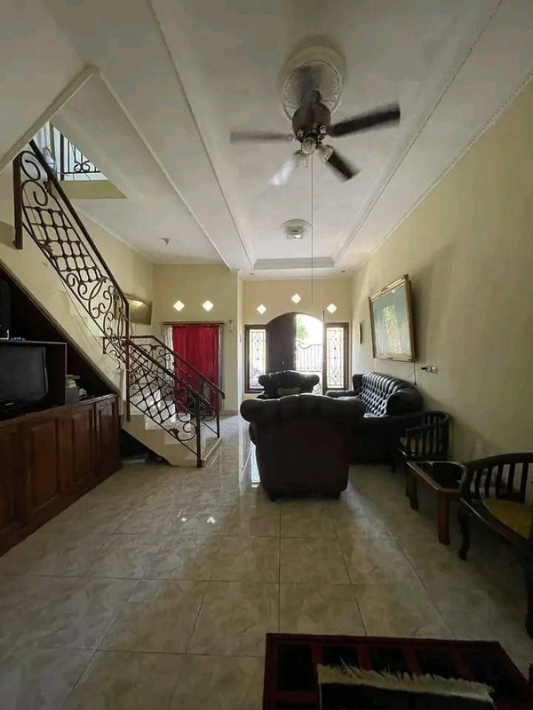 RUMAH MEWAH 3 LANTAI PERUMAHAN TAMAN ALOHA