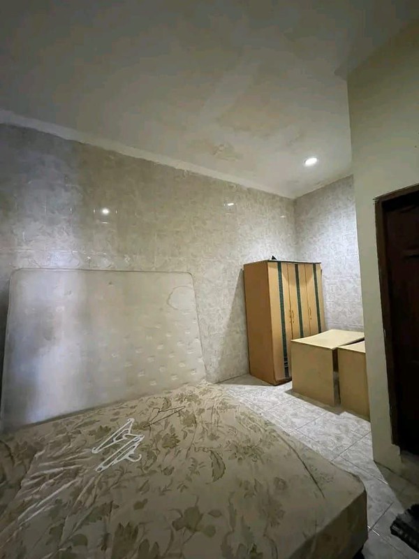 RUMAH MEWAH 3 LANTAI PERUMAHAN TAMAN ALOHA